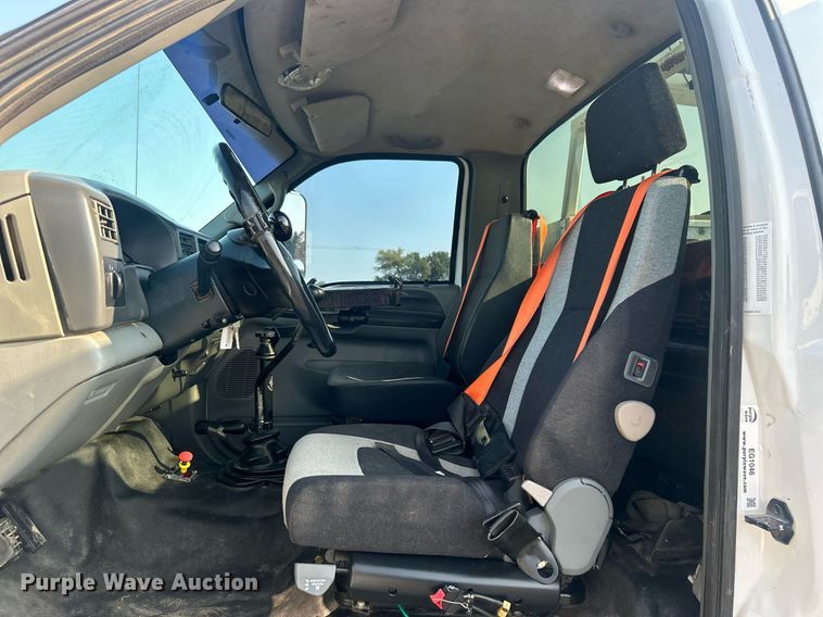 image for item EG1046 2007 Ford F750 Super Duty  utility / service truck