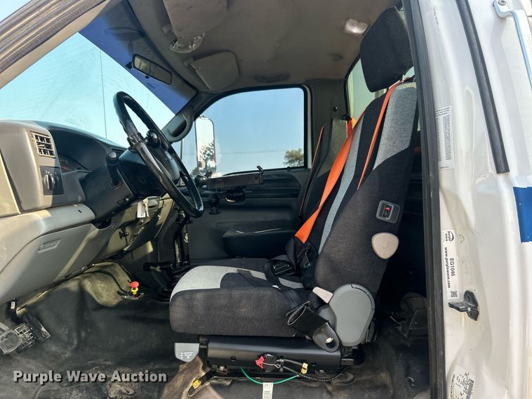 image for item EG1046 2007 Ford F750 Super Duty  utility / service truck