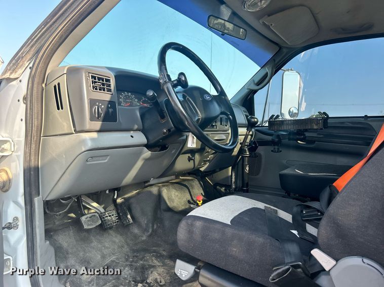 image for item EG1046 2007 Ford F750 Super Duty  utility / service truck