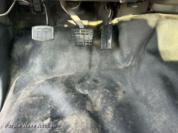 image for item EG1046 2007 Ford F750 Super Duty  utility / service truck