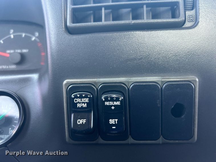 image for item EG1046 2007 Ford F750 Super Duty  utility / service truck