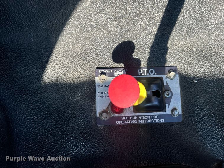 image for item EG1046 2007 Ford F750 Super Duty  utility / service truck