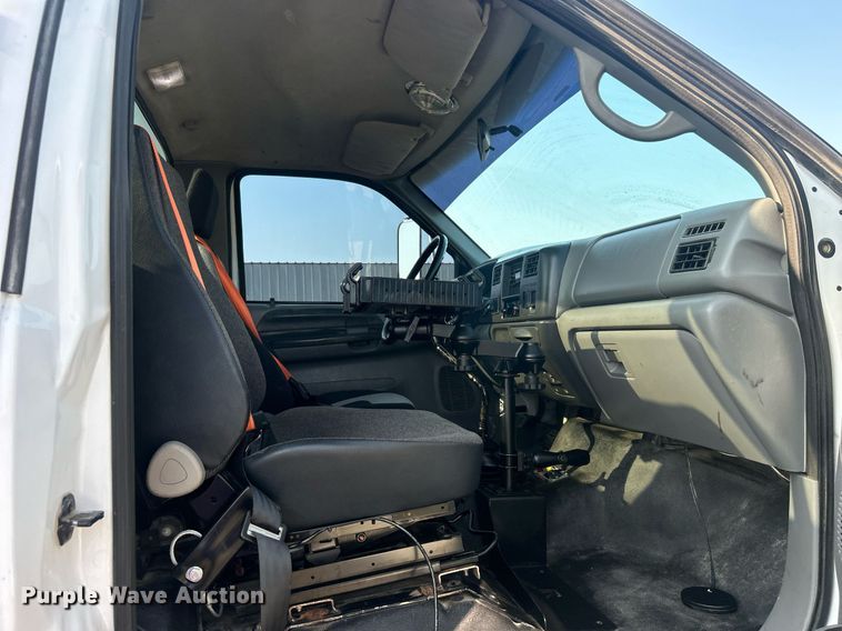 image for item EG1046 2007 Ford F750 Super Duty  utility / service truck