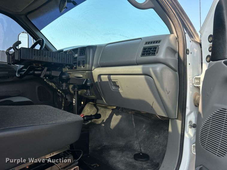 image for item EG1046 2007 Ford F750 Super Duty  utility / service truck