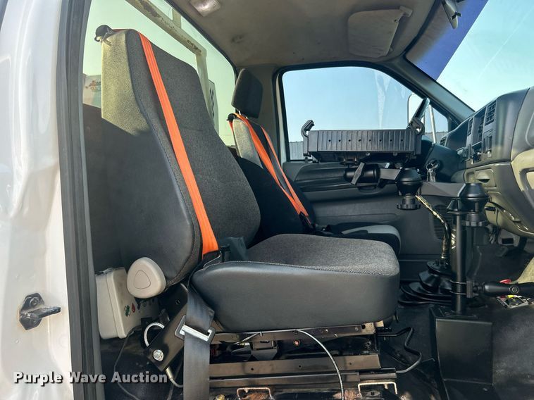 image for item EG1046 2007 Ford F750 Super Duty  utility / service truck