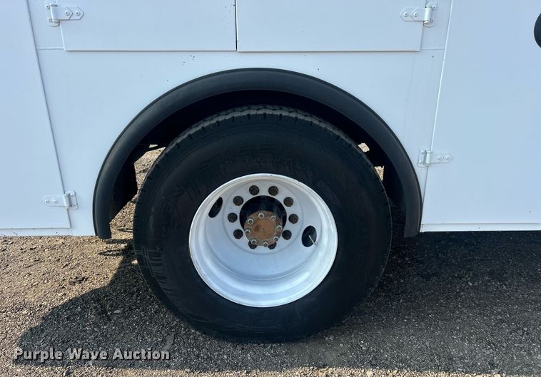 image for item EG1046 2007 Ford F750 Super Duty  utility / service truck