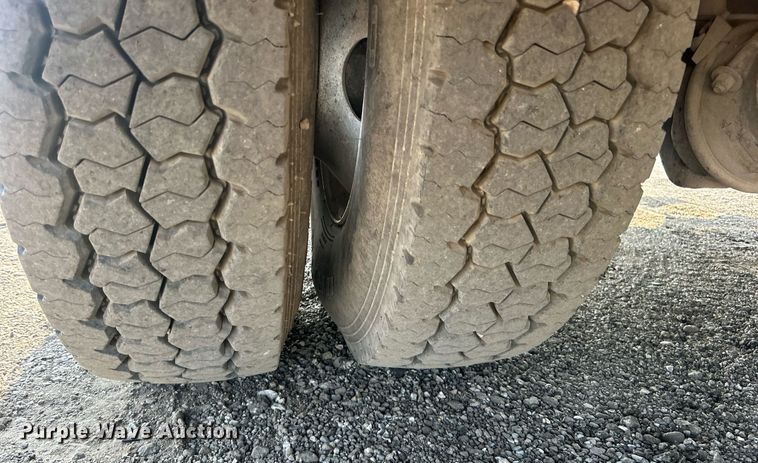 image for item EG1046 2007 Ford F750 Super Duty  utility / service truck