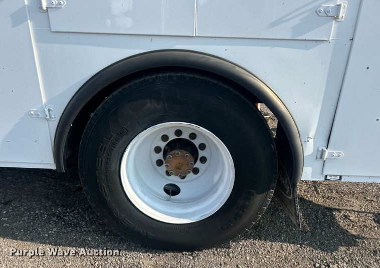 image for item EG1046 2007 Ford F750 Super Duty  utility / service truck