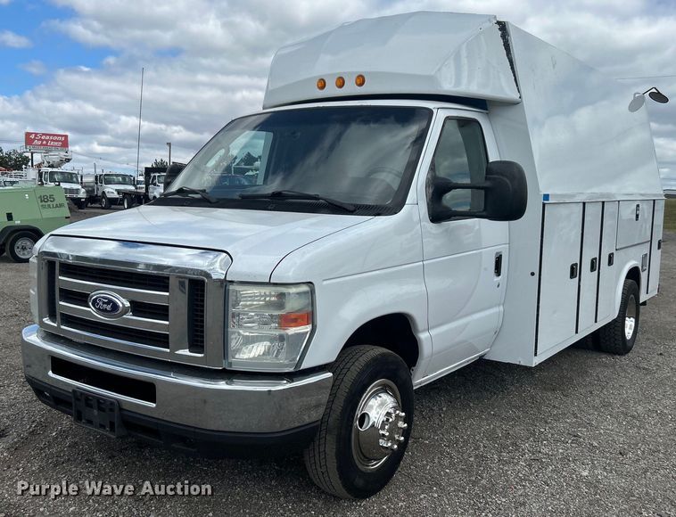 image for item EG1054 2016 Ford E450 utility van