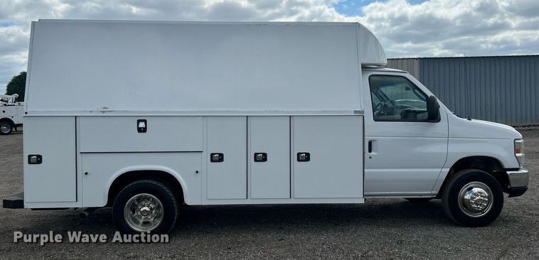 image for item EG1054 2016 Ford E450 utility van