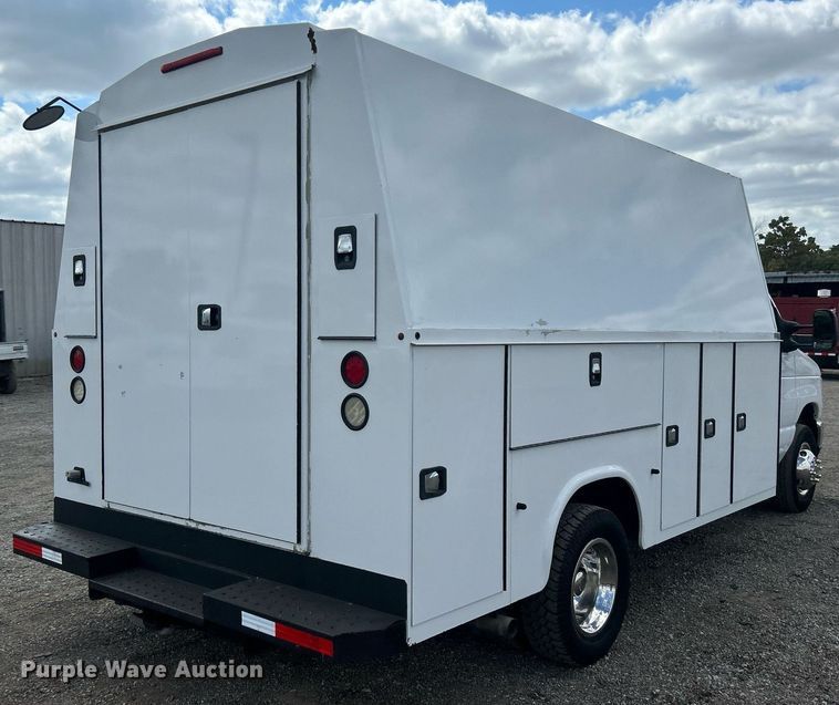image for item EG1054 2016 Ford E450 utility van