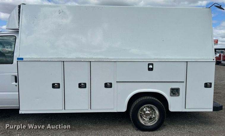 image for item EG1054 2016 Ford E450 utility van