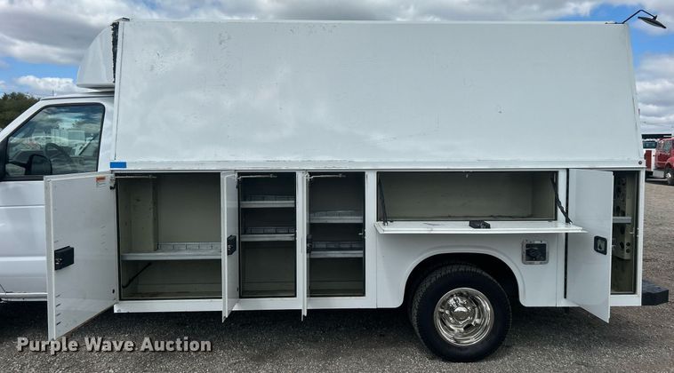 image for item EG1054 2016 Ford E450 utility van