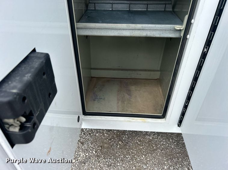 image for item EG1054 2016 Ford E450 utility van