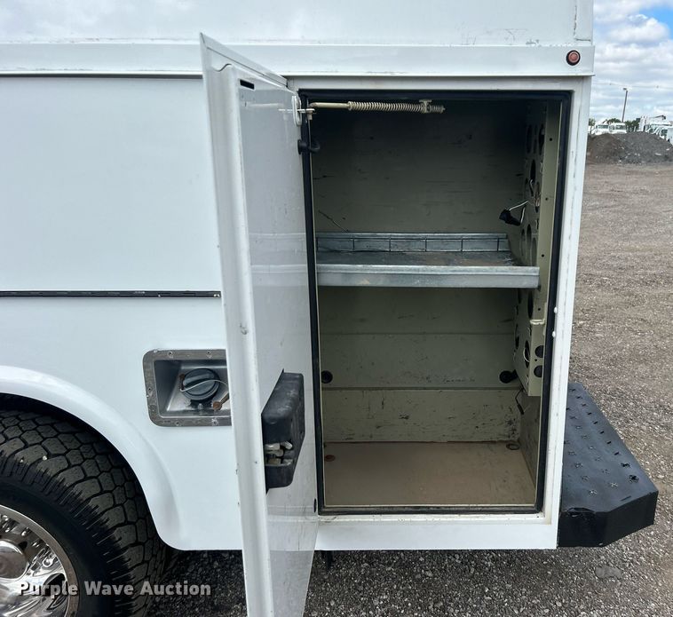 image for item EG1054 2016 Ford E450 utility van