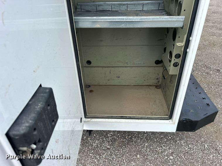 image for item EG1054 2016 Ford E450 utility van