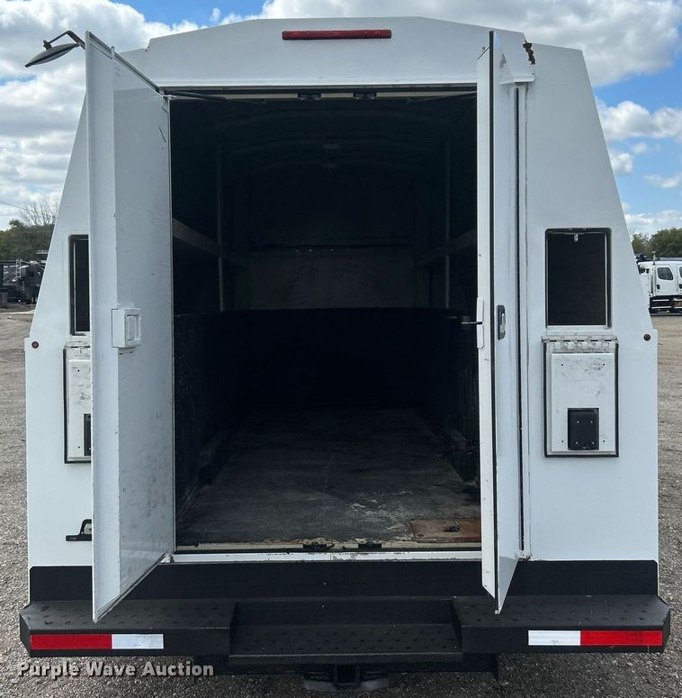 image for item EG1054 2016 Ford E450 utility van