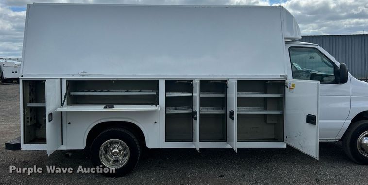 image for item EG1054 2016 Ford E450 utility van