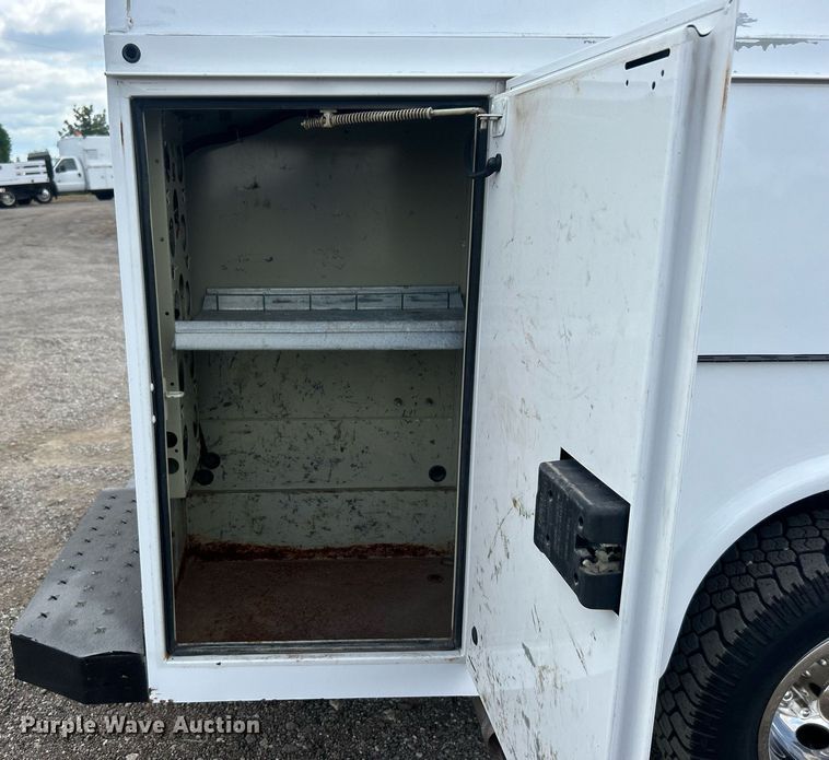 image for item EG1054 2016 Ford E450 utility van