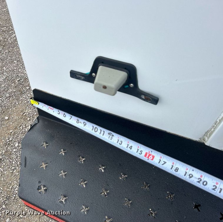 image for item EG1054 2016 Ford E450 utility van