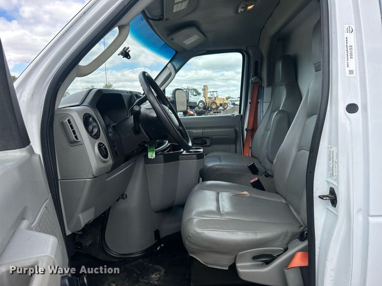 image for item EG1054 2016 Ford E450 utility van