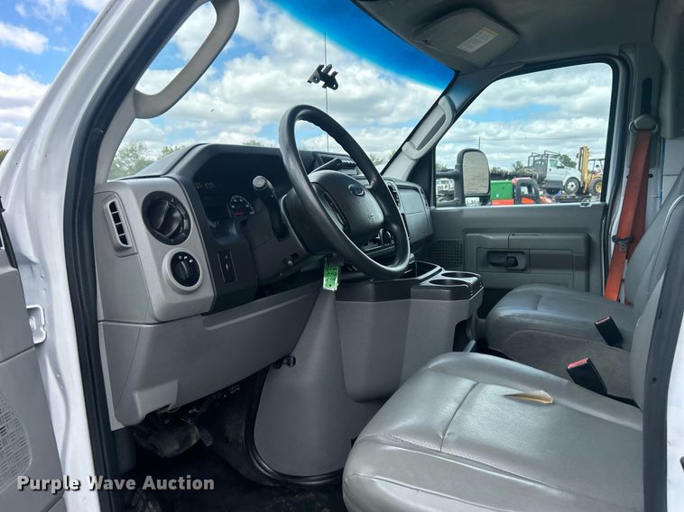 image for item EG1054 2016 Ford E450 utility van