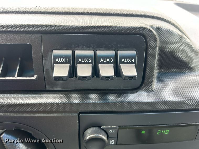 image for item EG1054 2016 Ford E450 utility van