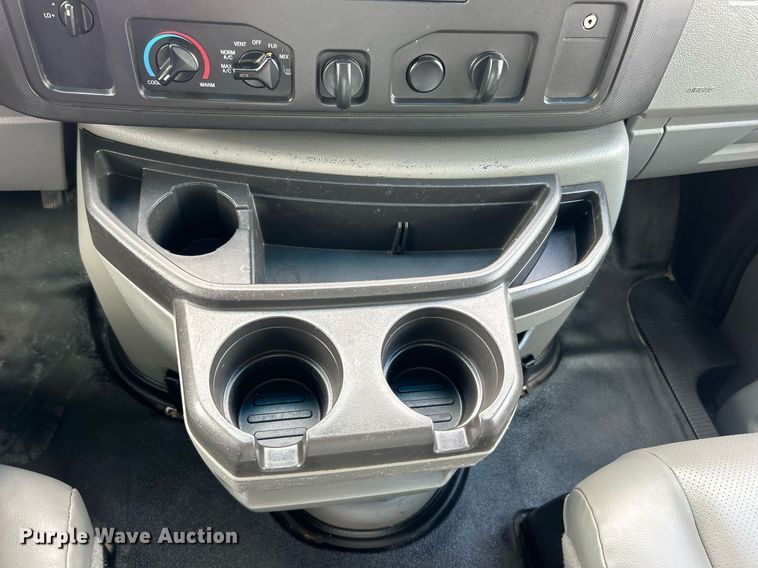 image for item EG1054 2016 Ford E450 utility van