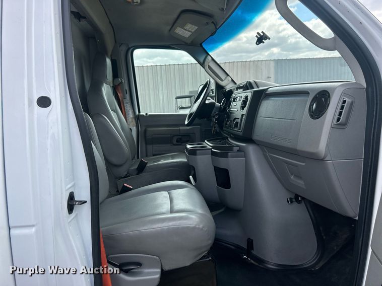 image for item EG1054 2016 Ford E450 utility van