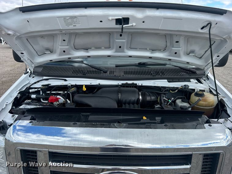 image for item EG1054 2016 Ford E450 utility van