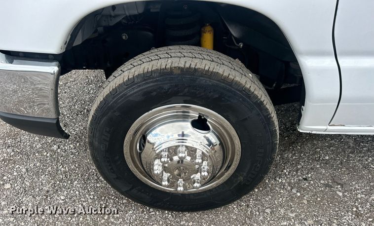 image for item EG1054 2016 Ford E450 utility van