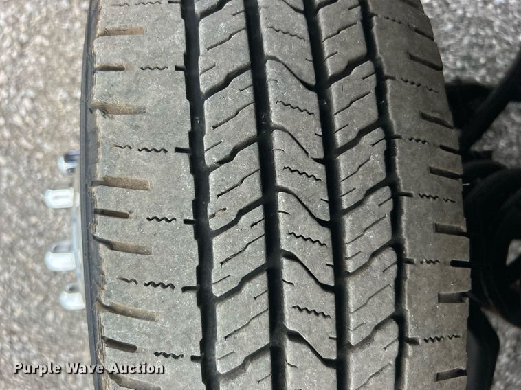 image for item EG1054 2016 Ford E450 utility van