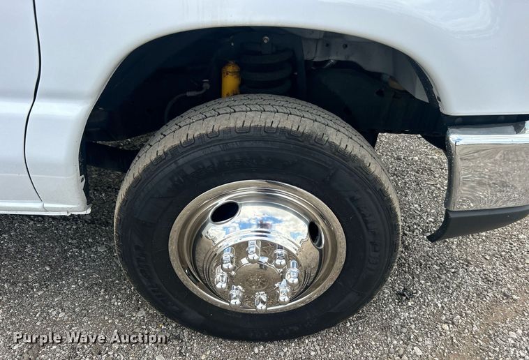 image for item EG1054 2016 Ford E450 utility van