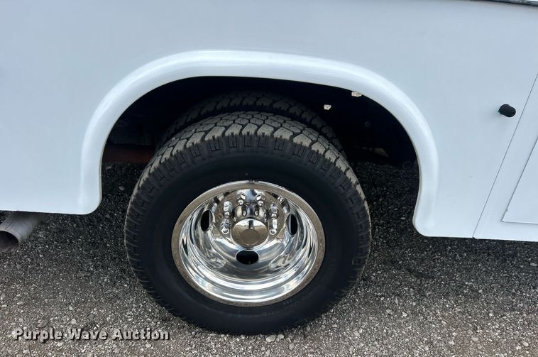 image for item EG1054 2016 Ford E450 utility van