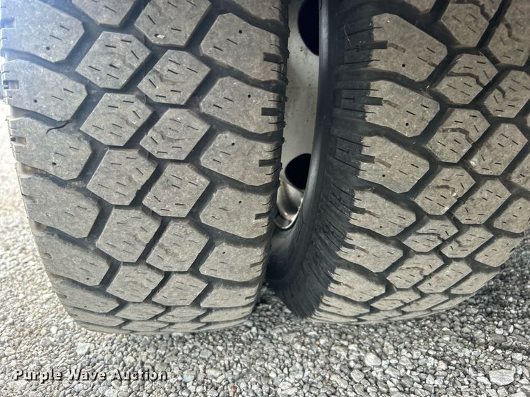 image for item EG1054 2016 Ford E450 utility van