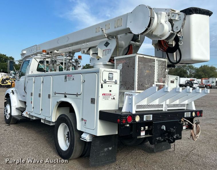 image for item EG1063 2007 Sterling Acterra bucket truck