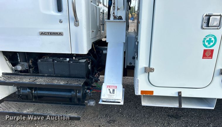 image for item EG1063 2007 Sterling Acterra bucket truck