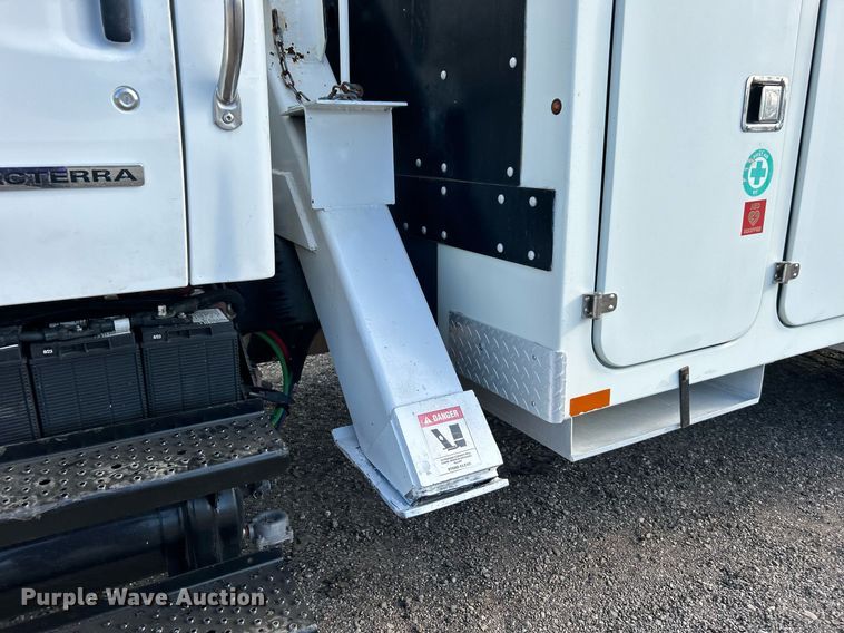 image for item EG1063 2007 Sterling Acterra bucket truck