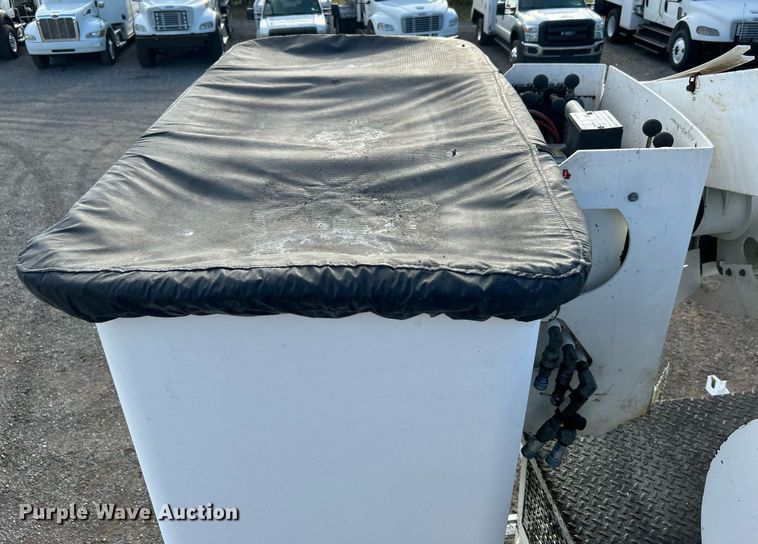 image for item EG1063 2007 Sterling Acterra bucket truck