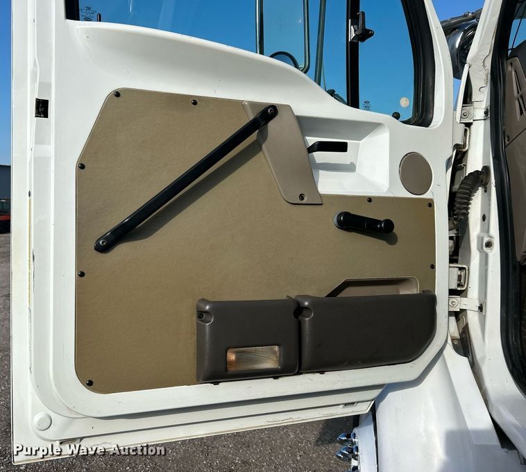 image for item EG1063 2007 Sterling Acterra bucket truck