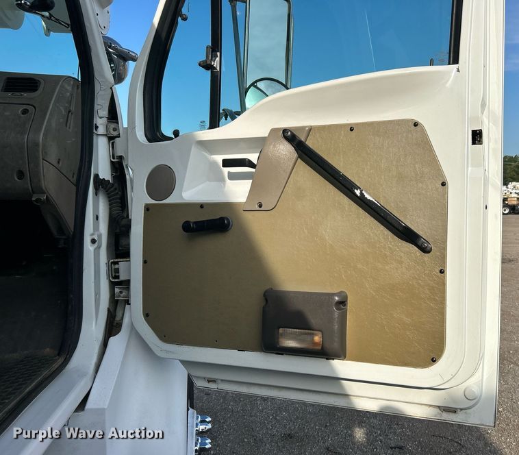 image for item EG1063 2007 Sterling Acterra bucket truck