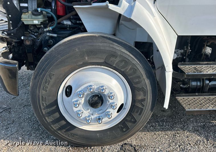 image for item EG1063 2007 Sterling Acterra bucket truck