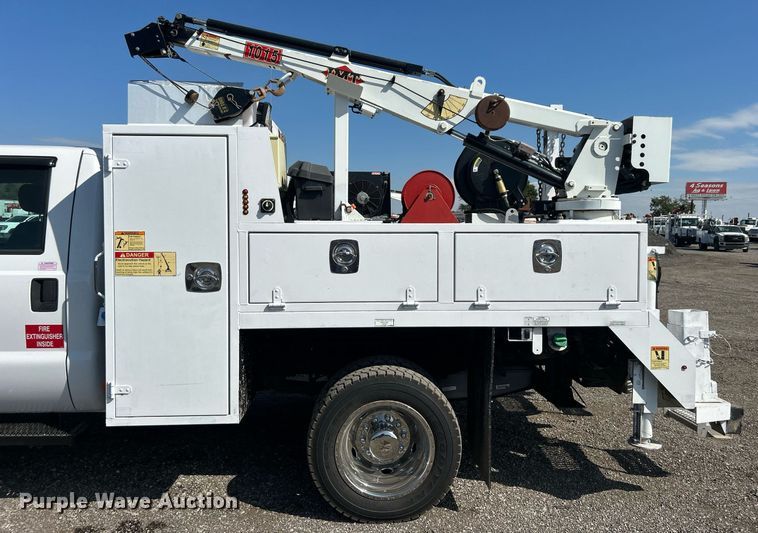 image for item EG1066 2016 Ford F550 Super Duty  Crew cab utility / service truck