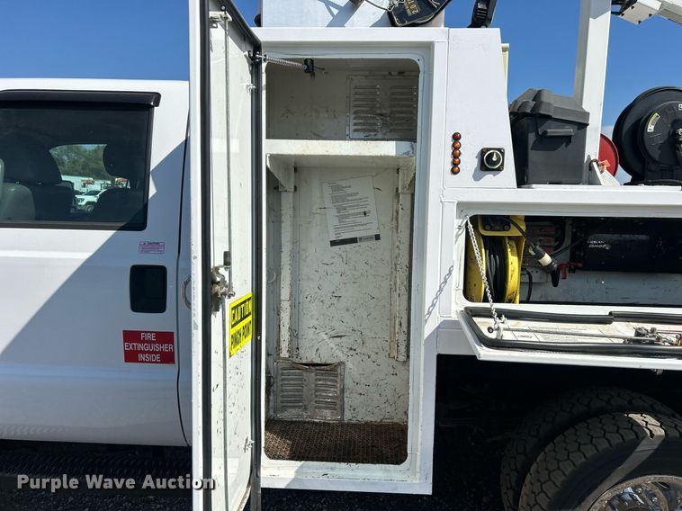 image for item EG1066 2016 Ford F550 Super Duty  Crew cab utility / service truck