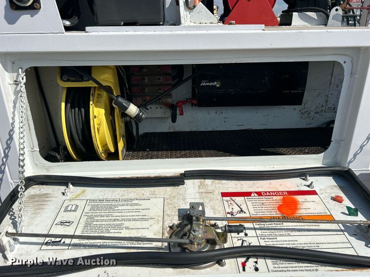 image for item EG1066 2016 Ford F550 Super Duty  Crew cab utility / service truck