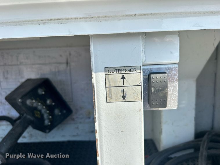 image for item EG1066 2016 Ford F550 Super Duty  Crew cab utility / service truck