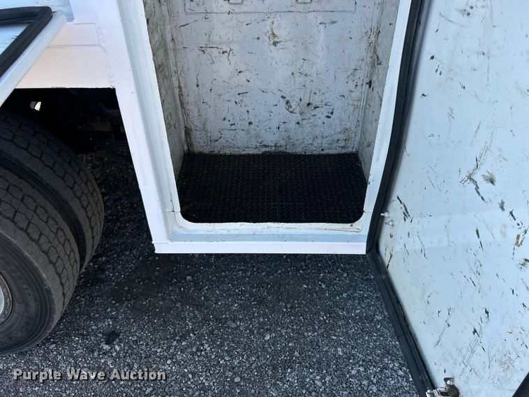 image for item EG1066 2016 Ford F550 Super Duty  Crew cab utility / service truck