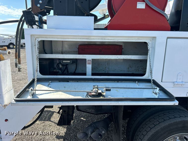 image for item EG1066 2016 Ford F550 Super Duty  Crew cab utility / service truck