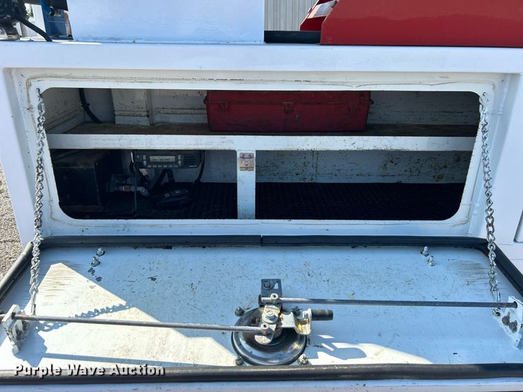 image for item EG1066 2016 Ford F550 Super Duty  Crew cab utility / service truck