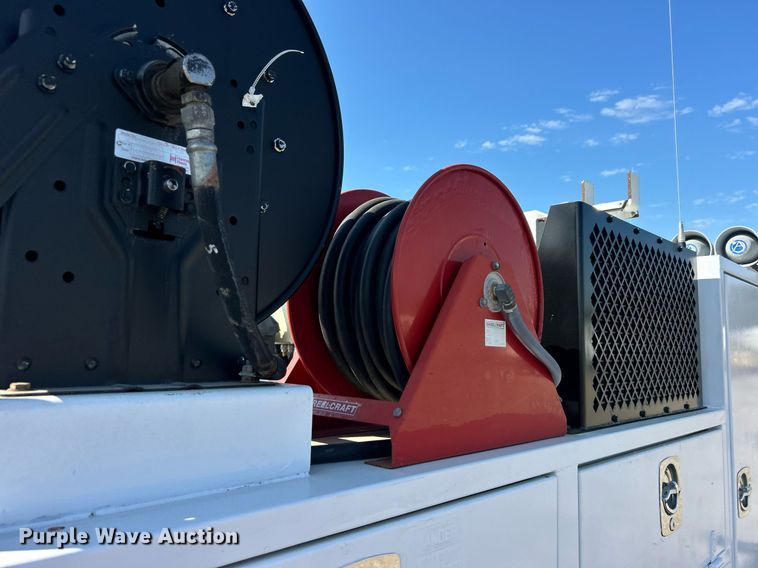 image for item EG1066 2016 Ford F550 Super Duty  Crew cab utility / service truck